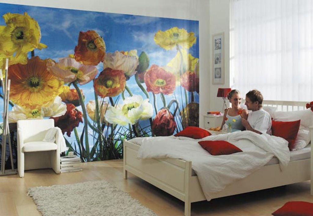 Фотообои в интерьере спальни фото современных обоев